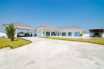 Luxury new pool villa 5 bed 5 bath FREEHOLD soi 112 up Hua Hin Ready to move in