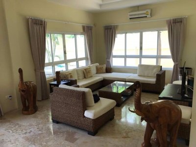 Large pool villa near black mountain golf club