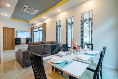 Luxury brand new pool villa north Hua Hin