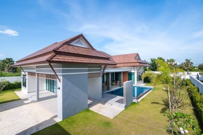Luxury brand new pool villa north Hua Hin
