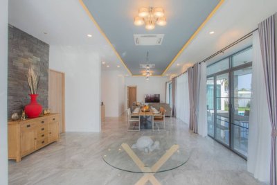 Luxury brand new pool villa north Hua Hin