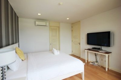 Marrakesh Hua Hin Resort & Spa 4 ben on the beach in city