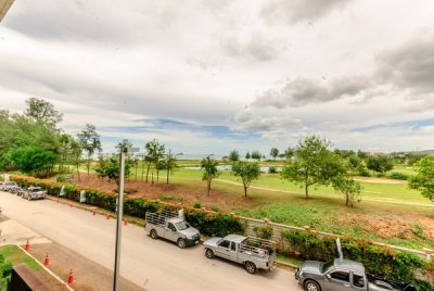 Luxury 2 bedroom apartment near the beach with views of the mountains, 6 km south of Hua Hin