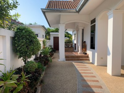 Beautiful pool villa north Hua Hin near Palm Hills