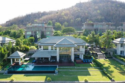 Luxurious course-side villa in Black Mountain Golf Club for sale Hua Hin