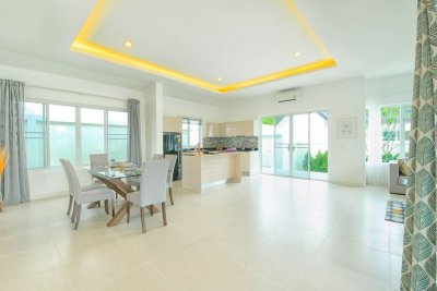 Luxury brand new pool villa near city soi 70 Hua Hin