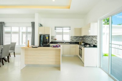 Luxury brand new pool villa near city soi 70 Hua Hin