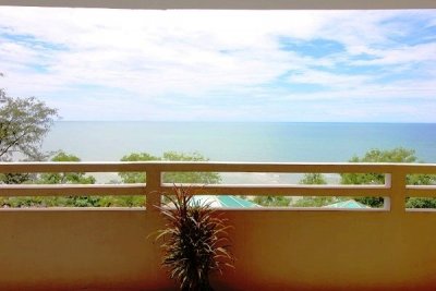 Beautiful private apartment 2 bedroom beachfront between Hua Hin, Cha-Am