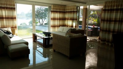 Large villa with pool at Lake Palm Hills Golf Club