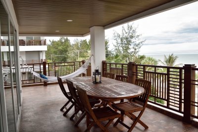 Springfield 2 Bedroom Luxury Beachfront condo Chaam- Huahin