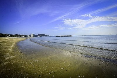 Beautifully Landscaped 3 Bed Beachfront Condo Hua Hin