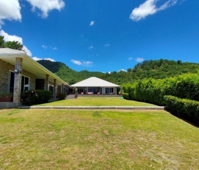 LUXURY PALM HILLS GOLF LAKEFRONT HOME HUA HIN