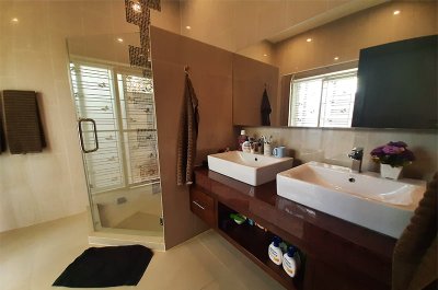 Luxury brand new pool villa north near Palm Hills Hua Hin