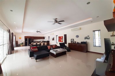 Luxury brand new pool villa north near Palm Hills Hua Hin