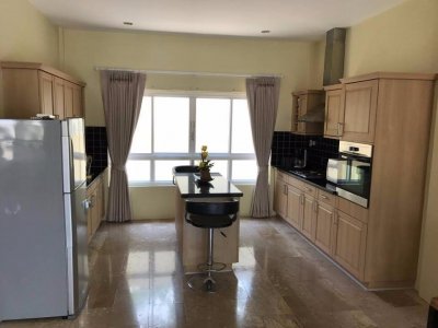 Large pool villa near black mountain golf club