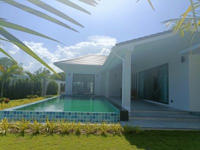 Luxury brand new pool soi 70 near city Hua Hin