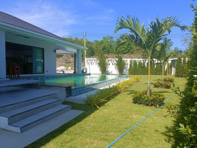 Luxury brand new pool soi 70 near city Hua Hin