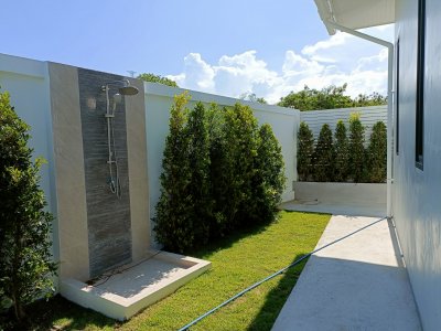 Luxury brand new pool soi 70 near city Hua Hin