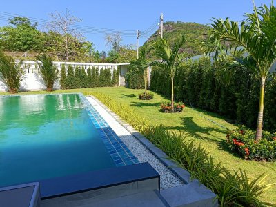 Luxury brand new pool soi 70 near city Hua Hin