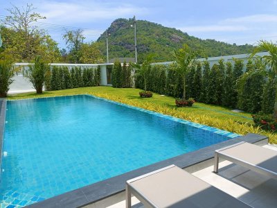 Luxury brand new pool soi 70 near city Hua Hin