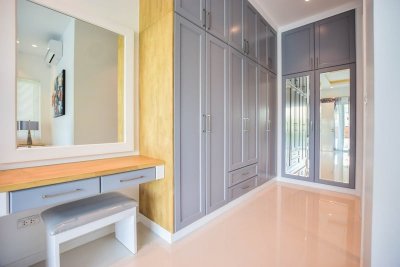 Luxury at its best brand new pool villa near Black Mountain
Hua Hin