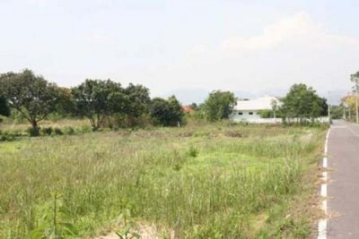 Large Plot Of Building 00,000 Land For Sale 30 minutes north of Hua Hin