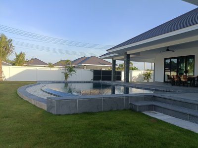 🔥H😊t Deal🔥🔥Brand New Luxury Pool Villa in Black Mountain
8,500,000 Baht 🔥@ Hua Hin ,Thailand 🇹🇭 (Ready to move in )