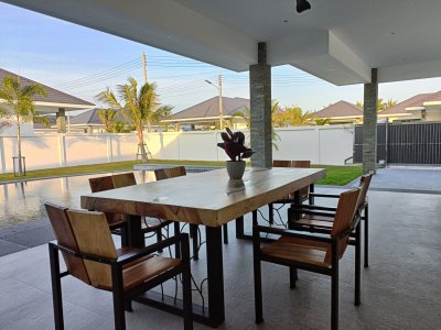 🔥H😊t Deal🔥🔥Brand New Luxury Pool Villa in Black Mountain
8,500,000 Baht 🔥@ Hua Hin ,Thailand 🇹🇭 (Ready to move in )