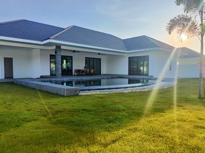 🔥H😊t Deal🔥🔥Brand New Luxury Pool Villa in Black Mountain
8,500,000 Baht 🔥@ Hua Hin ,Thailand 🇹🇭 (Ready to move in )