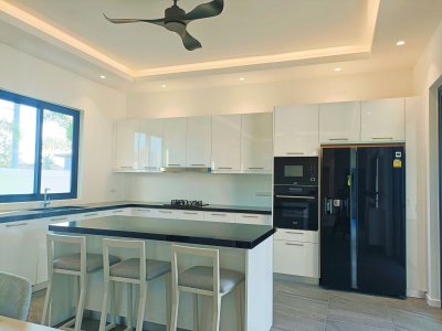 🔥H😊t Deal🔥🔥Brand New Luxury Pool Villa in Black Mountain
10,500,000 Baht 🔥@ Hua Hin ,Thailand 🇹🇭
(Ready to move in )