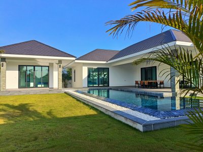 🔥H😊t Deal🔥🔥Brand New Luxury Pool Villa in Black Mountain
10,500,000 Baht 🔥@ Hua Hin ,Thailand 🇹🇭
(Ready to move in )