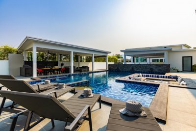 🔥H😊t
Deal🔥🔥 Beautiful Luxury Pool Villa north Hua Hin
16,000,000 Baht 🔥@,Thailand 🇹🇭 (Ready to move in )