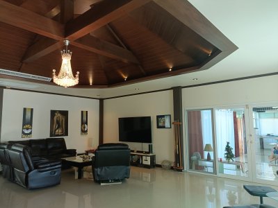 Luxury big pool villa in Palm Hills golf resort Hua Hin