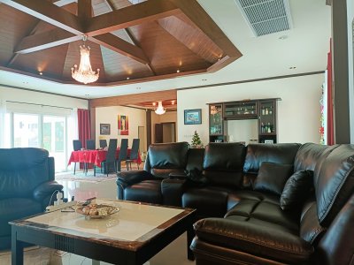 Luxury big pool villa in Palm Hills golf resort Hua Hin