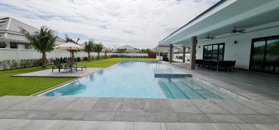 Luxury brand new pool villa north Hua Hin near Palm Hills Ready to move in