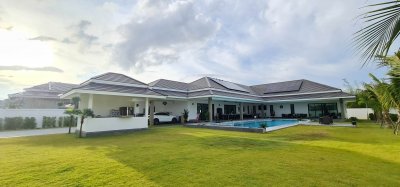 Luxury brand new pool villa north Hua Hin near Palm Hills Ready to move in