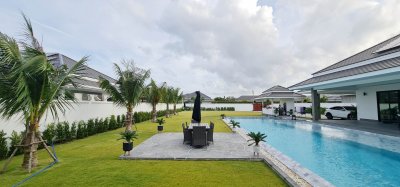 Luxury brand new pool villa north Hua Hin near Palm Hills Ready to move in