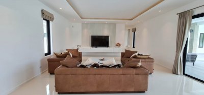 Luxury brand new pool villa north Hua Hin near Palm Hills Ready to move in