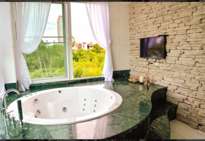 Beachfront condominium Cha-Am