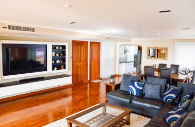 Beachfront condominium Cha-Am