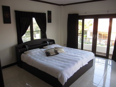 Natural Hill Hua Hin 4 bedrooms large pool villa soi 6