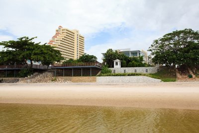 Hua Hin Baan Sanpluem City at the beach