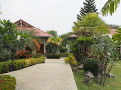 (SOLD) Palm village resort on soi 94 Hua Hin with 13 houses 75,4 MB NOW 25,0 MB