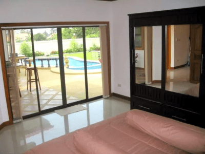 Big pool villa 4 bed room soi 70 near city Hua Hin