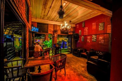 Close to Beach Popular Bar Restaurant in Khao Takiab Hua Hin