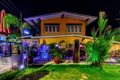 Close to Beach Popular Bar Restaurant in Khao Takiab Hua Hin
