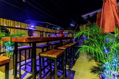 Close to Beach Popular Bar Restaurant in Khao Takiab Hua Hin