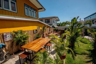 Close to Beach Popular Bar Restaurant in Khao Takiab Hua Hin