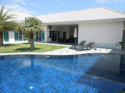 The Lees Hua Hin big pool villa 280 sqm soi 88