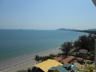 Hua Hin Blue Wave 100 sqm apartment suite Khao Takiab Beach